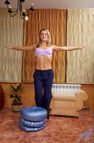 Flat Tummy Blonde Milf Exercising